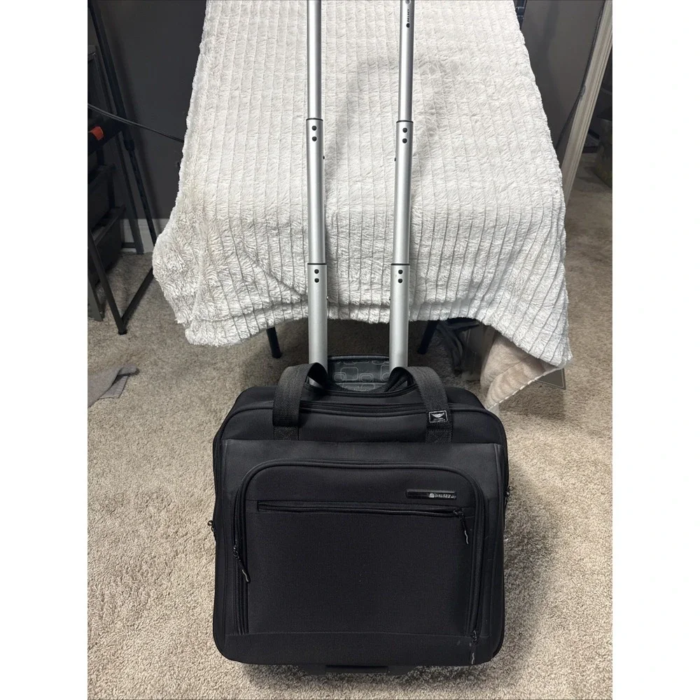Delsey Super Lite Trolley Travel Tote Rolling Luggage Black 22718BK EUC Carry On